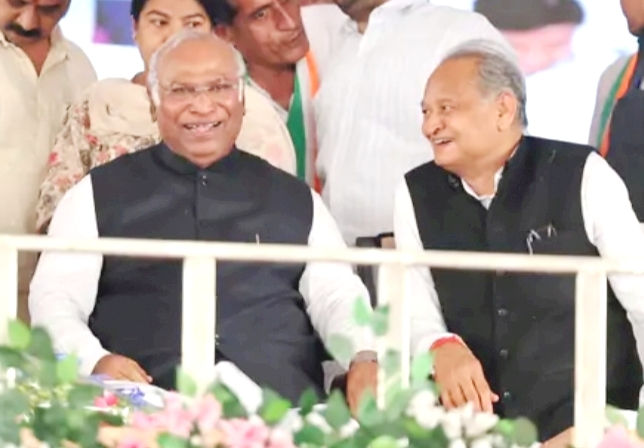 खड़गे बोले- मोदी चुनाव के लिए गली-गली घूम सकते हैं:लाल डायरी में लिखा है कि फिर से कांग्रेस सरकार आने वाली है
